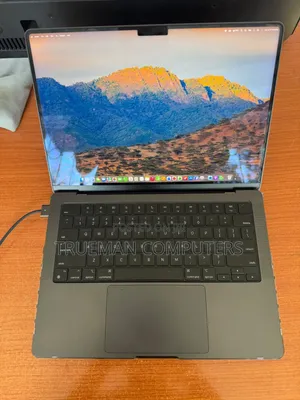 Laptop Apple MacBook Pro 2023 M3 Pro 16GB Intel Core i7 SSD 512GB
