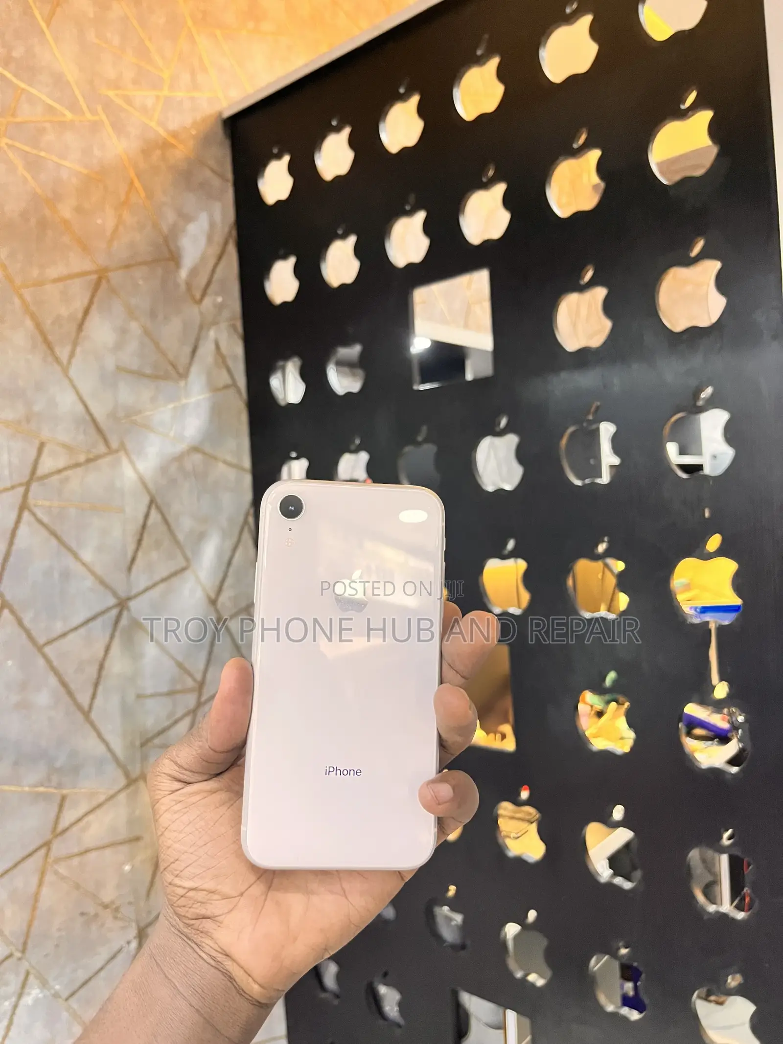 Apple iPhone XR 64 GB White
