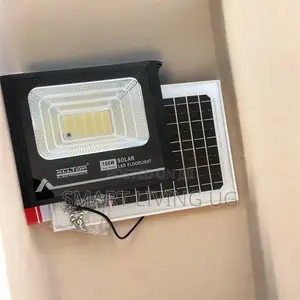 100W Outdoor Solar Floodlight With Lithium Battery
