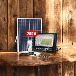 200W Outdoor Solar Floodlight – Easy Installation