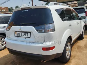 Mitsubishi Outlander 2010 White