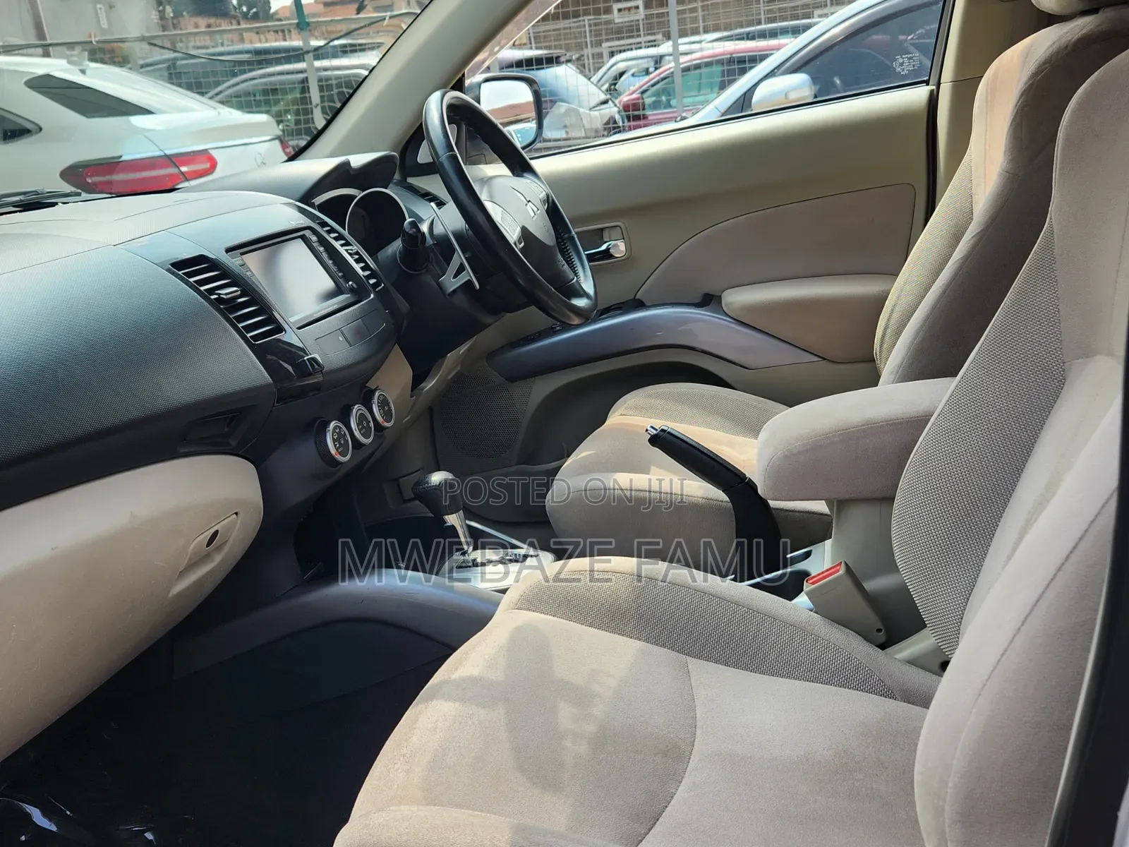 Mitsubishi Outlander 2010 White