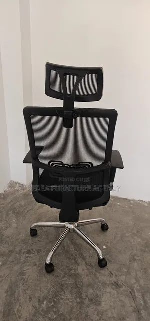 Refurbished Office Chair With a Unique Design (Comfortable)