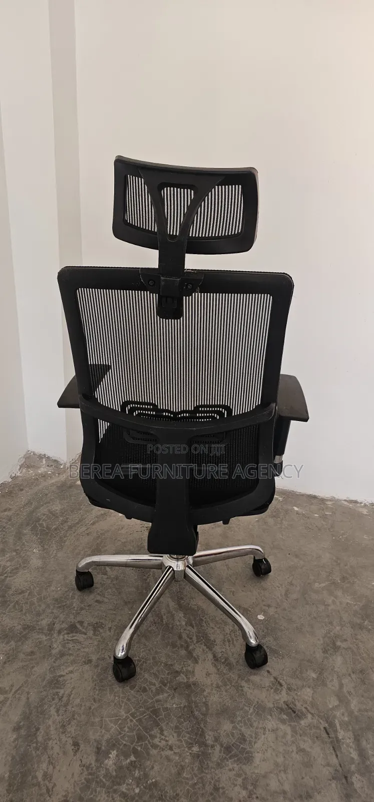 Refurbished Office Chair With a Unique Design (Comfortable)