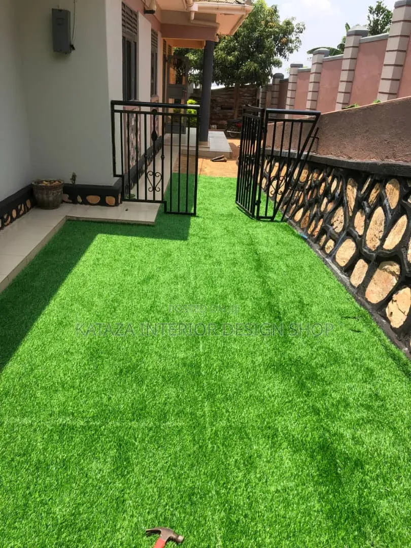 Comfortable Green Grass Carpet