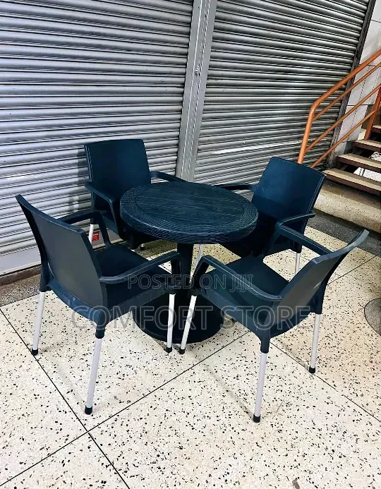 Egyptian Plastic Dinning Set With Plastic Chairs and Round Table