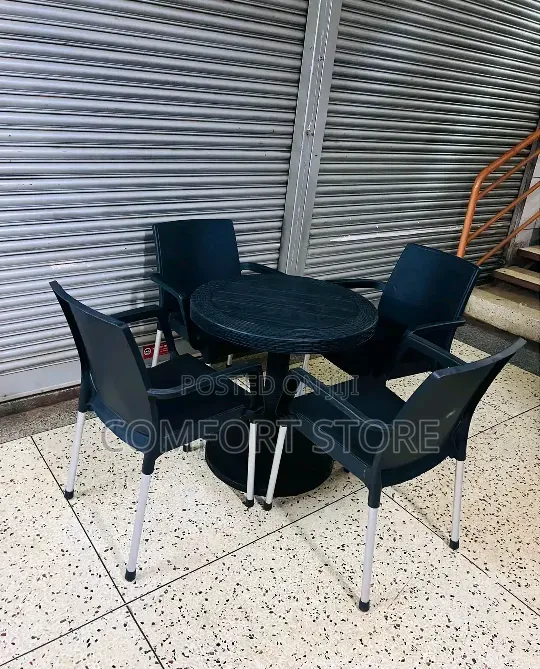 Egyptian Plastic Dinning Set With Plastic Chairs and Round Table