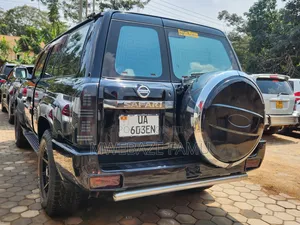 Nissan Patrol 2010 Black