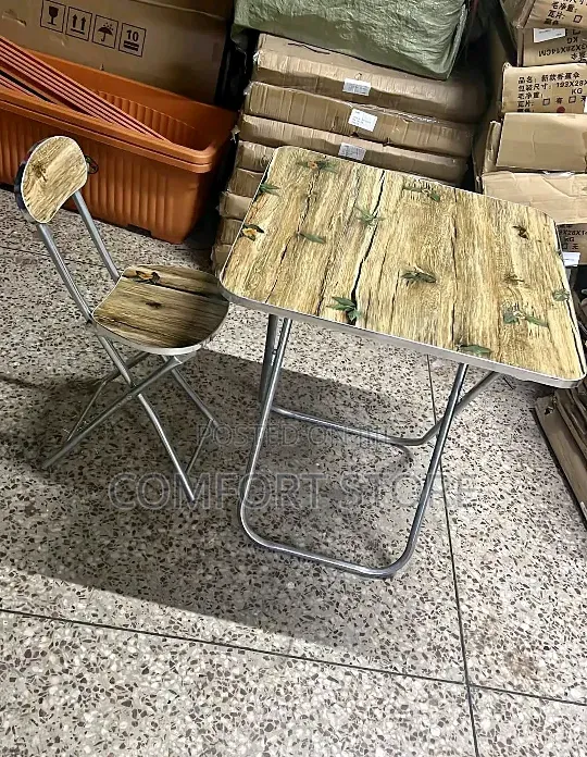 Unique Reading Table and Chairs