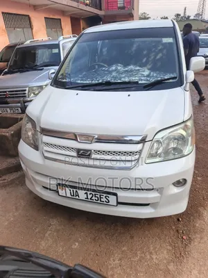 Toyota Noah 2005 Pearl