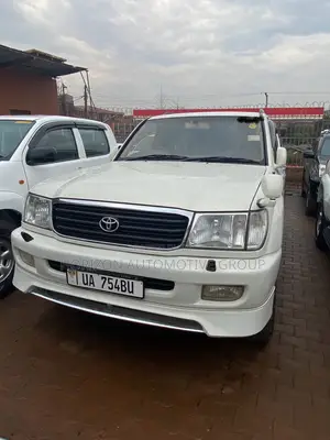 Toyota Land Cruiser 2004 White