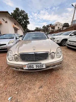 Mercedes-Benz E300 2008 Gold