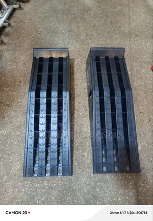 Heavy-Duty Plastic Auto Service Ramps