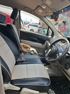 Toyota Passo Sette 2010 Silver