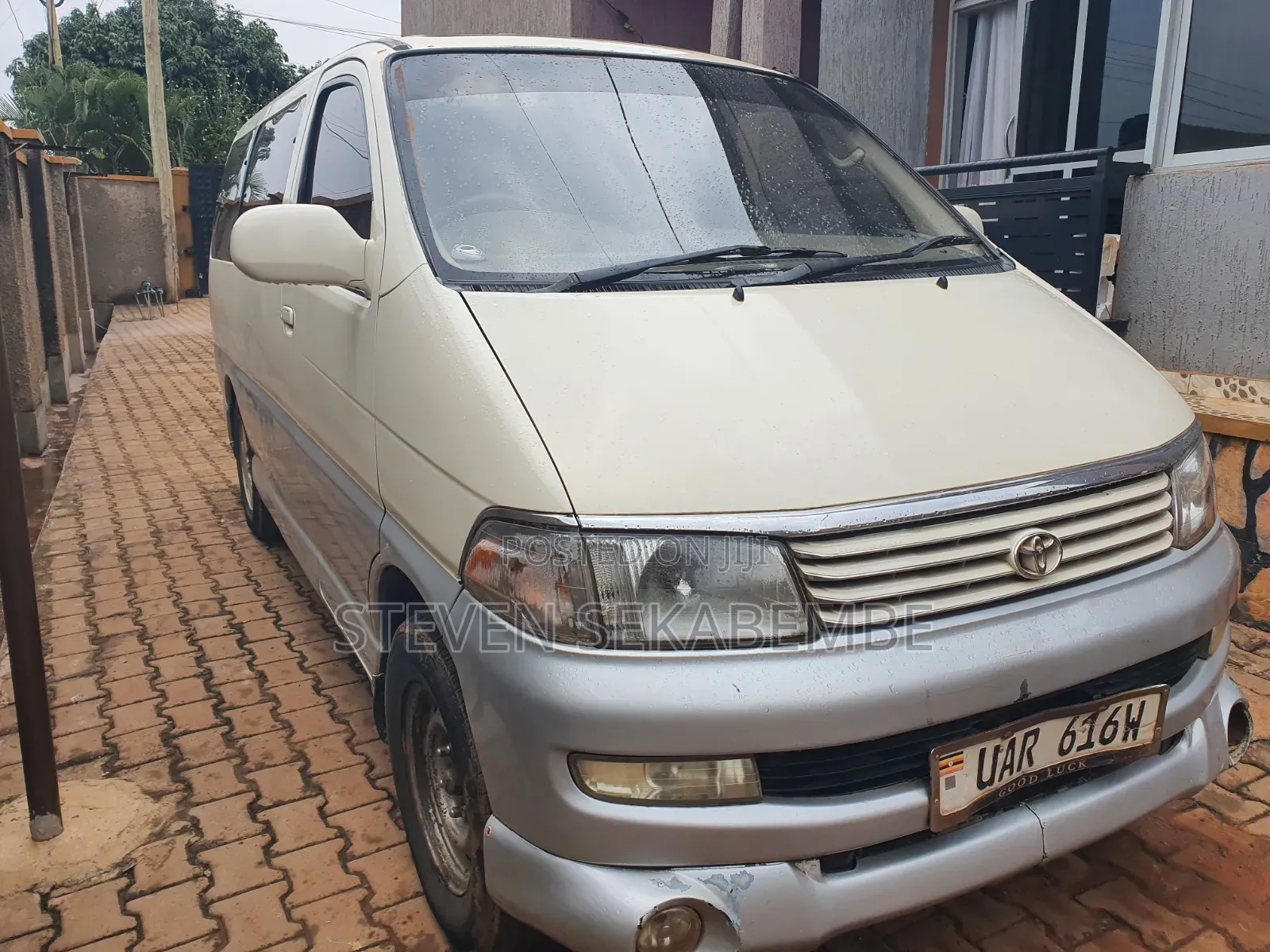 Toyota Regius 1998 White