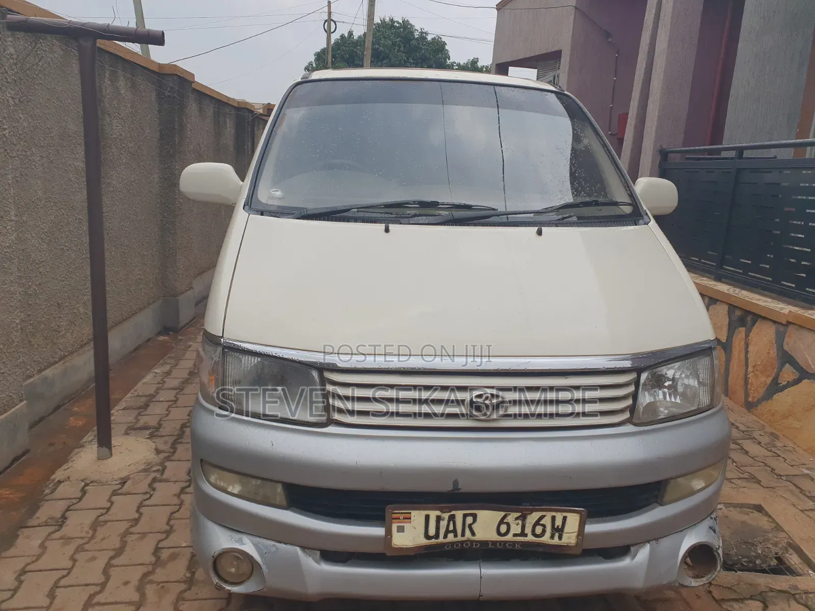 Toyota Regius 1998 White