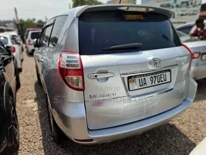 Toyota Vanguard 2010 Silver