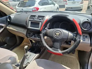 Toyota Vanguard 2010 Silver