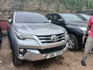 Toyota Fortuner 2016 Silver