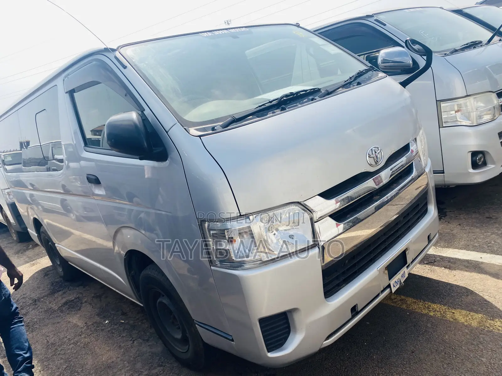 Toyota HiAce 2015 Silver