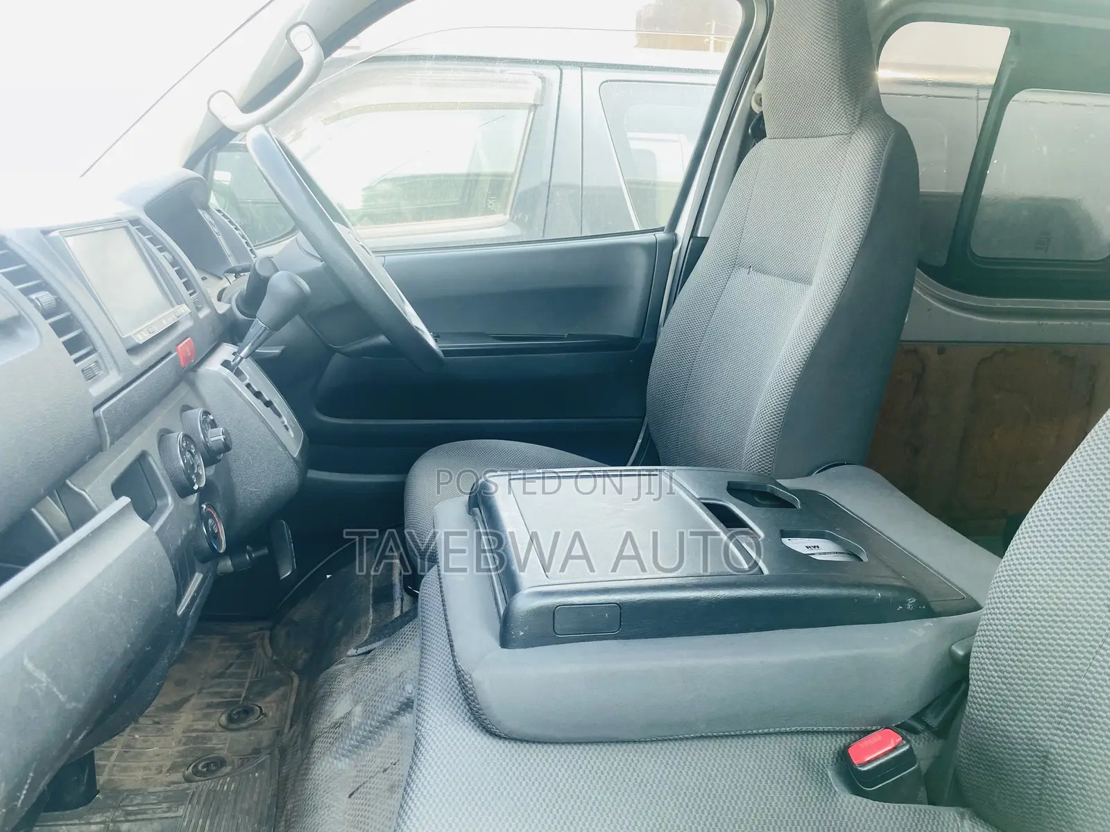 Toyota HiAce 2015 Silver