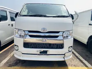 Toyota HiAce 2017 White