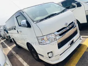 Toyota HiAce 2017 White