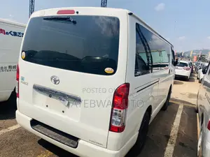 Toyota HiAce 2017 White