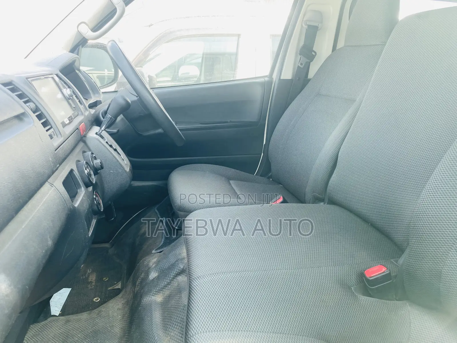 Toyota HiAce 2017 White