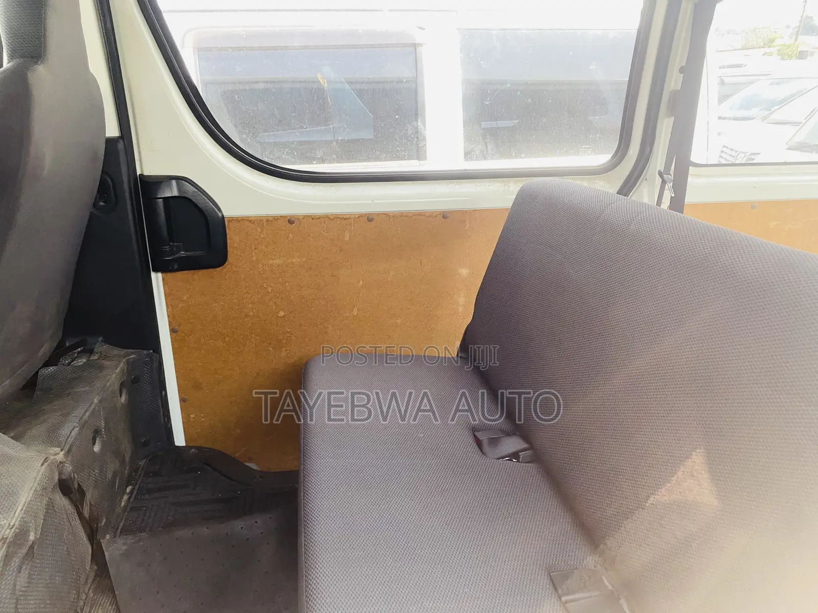 Toyota HiAce 2017 White