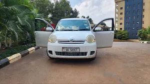 Toyota Sienta 2010 White