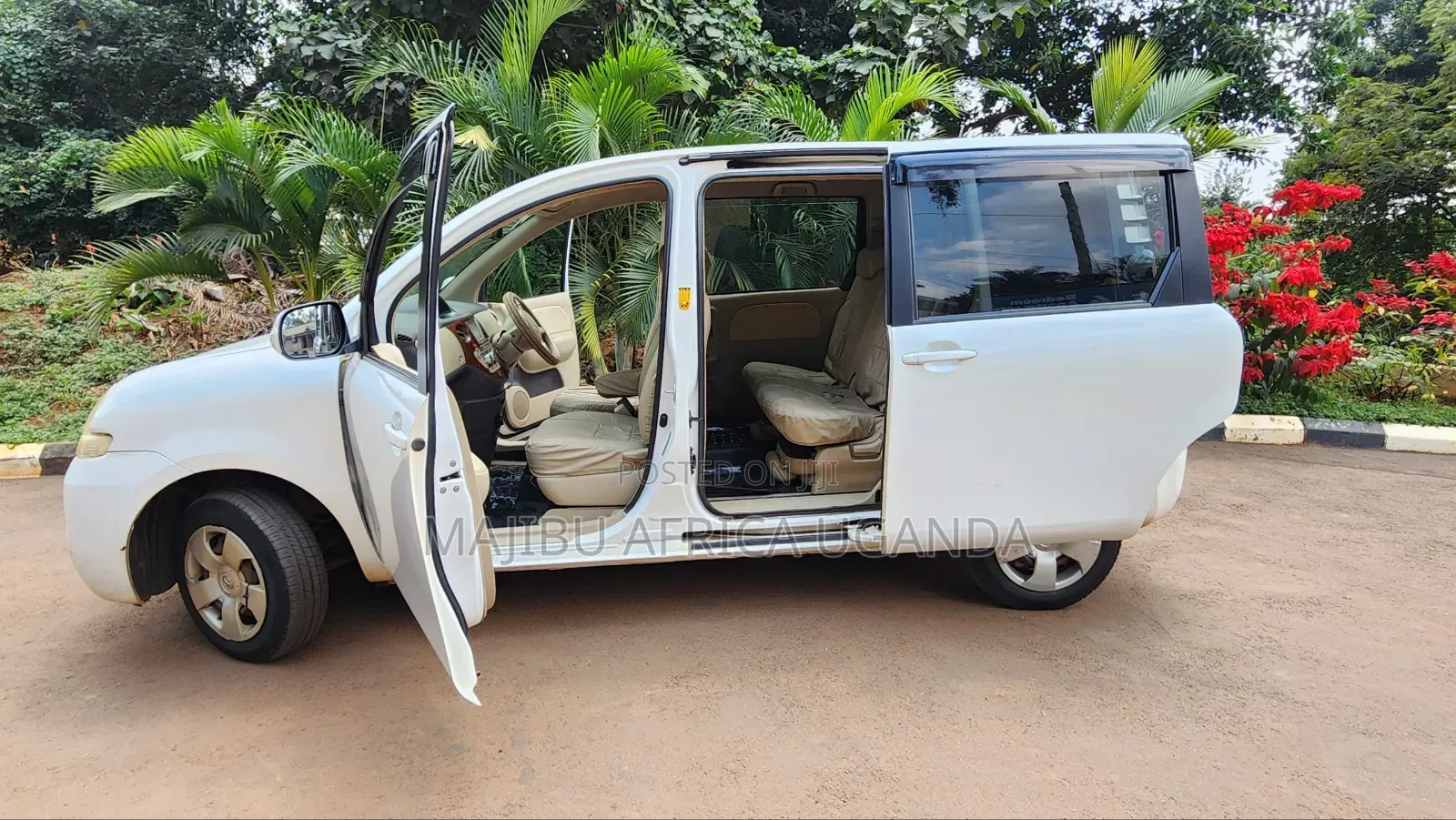 Toyota Sienta 2010 White