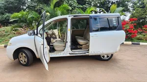 Toyota Sienta 2010 White