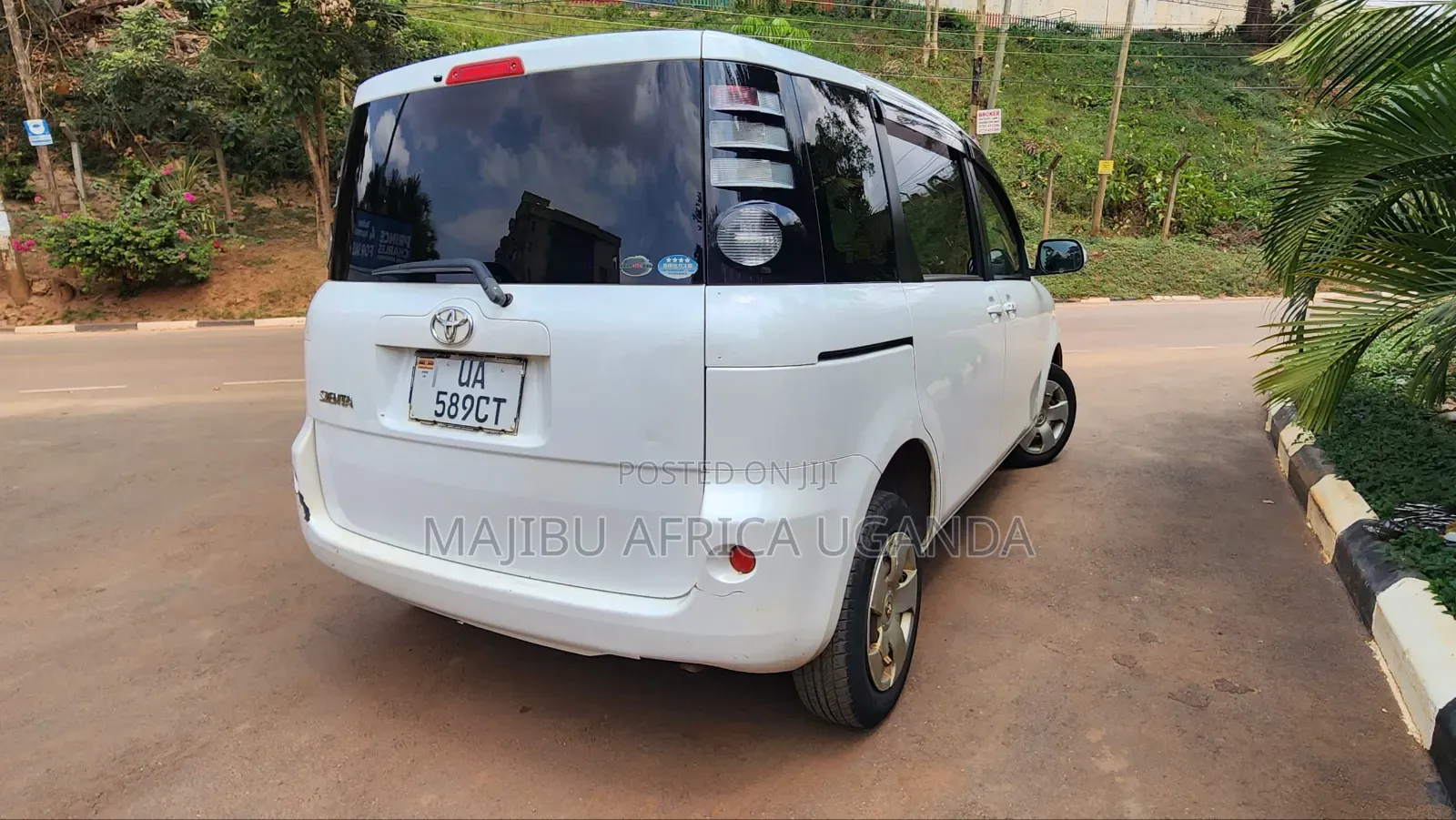 Toyota Sienta 2010 White