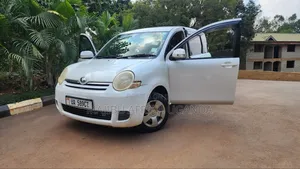 Toyota Sienta 2010 White