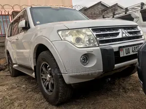 Mitsubishi Pajero 2012 White