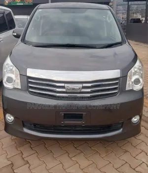 Toyota Noah 2013 Gray