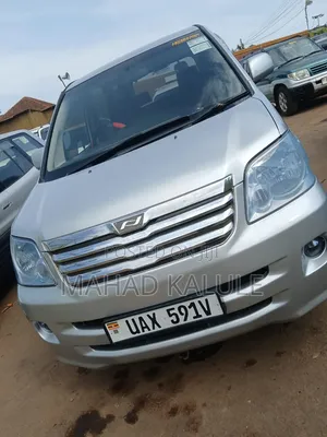 Toyota Noah 2005 Silver