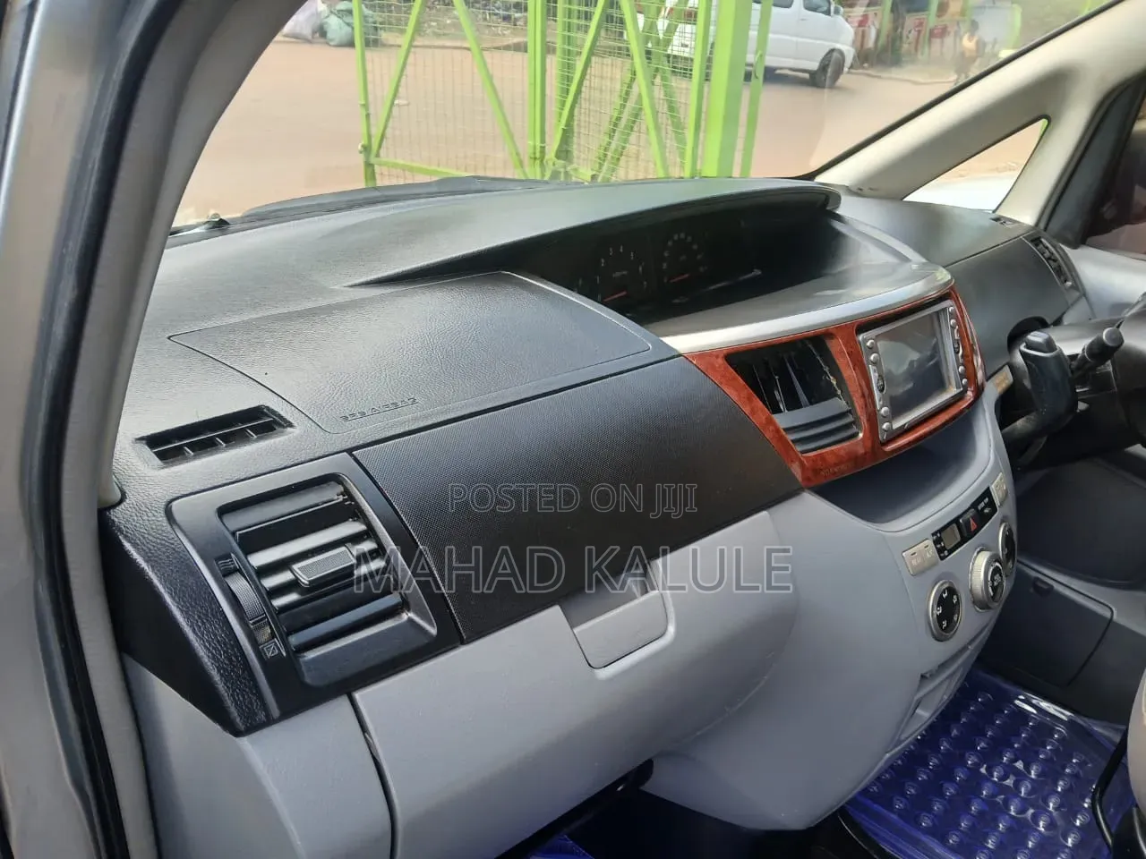 Toyota Noah 2005 Silver