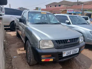 Nissan Pick-Up 2000 Green