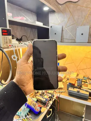Apple iPhone 11 64 GB White
