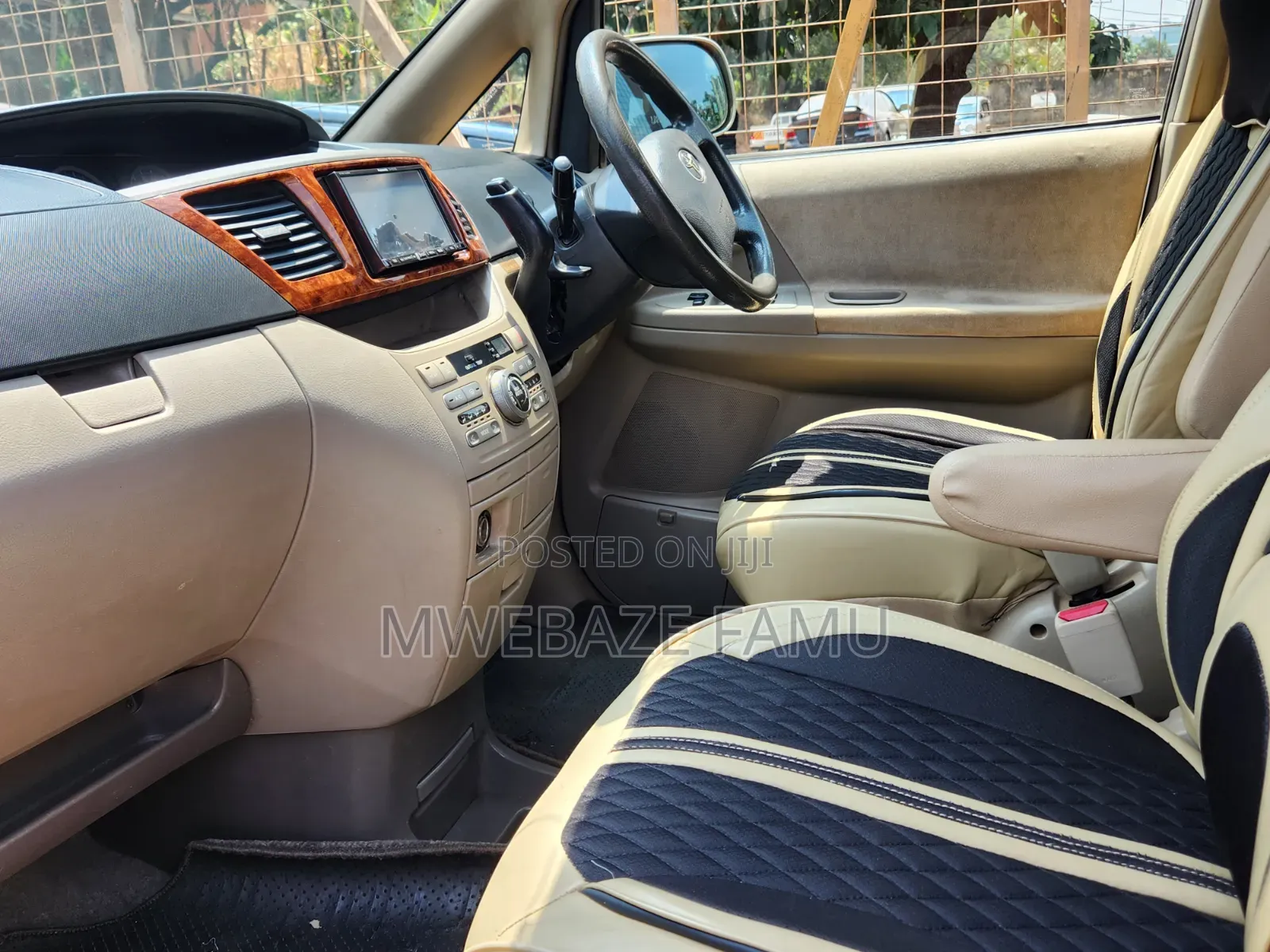 Toyota Noah 2005 Gold