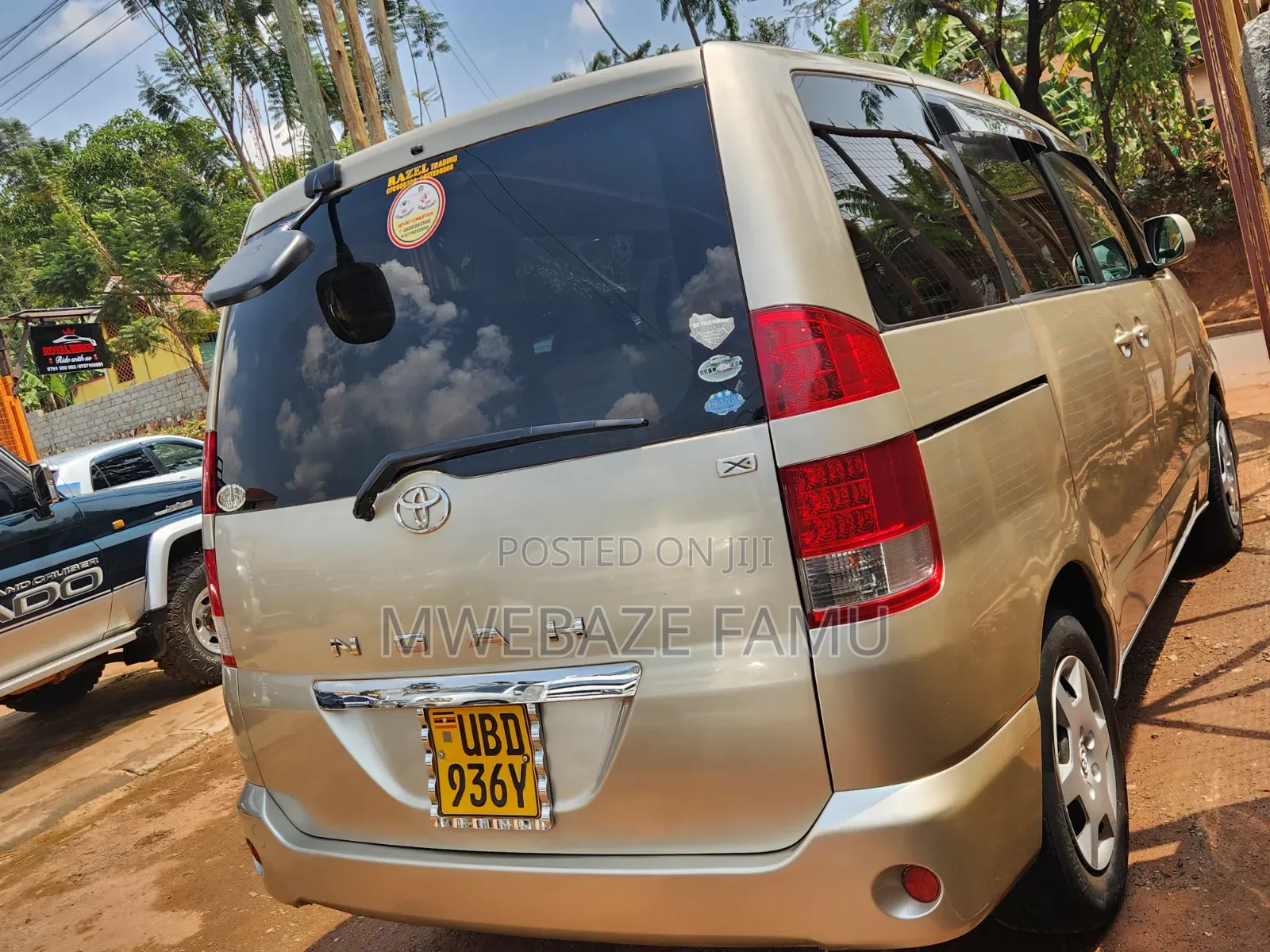 Toyota Noah 2005 Gold