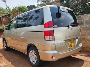 Toyota Noah 2005 Gold