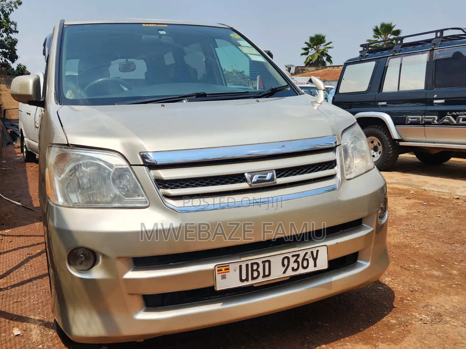 Toyota Noah 2005 Gold