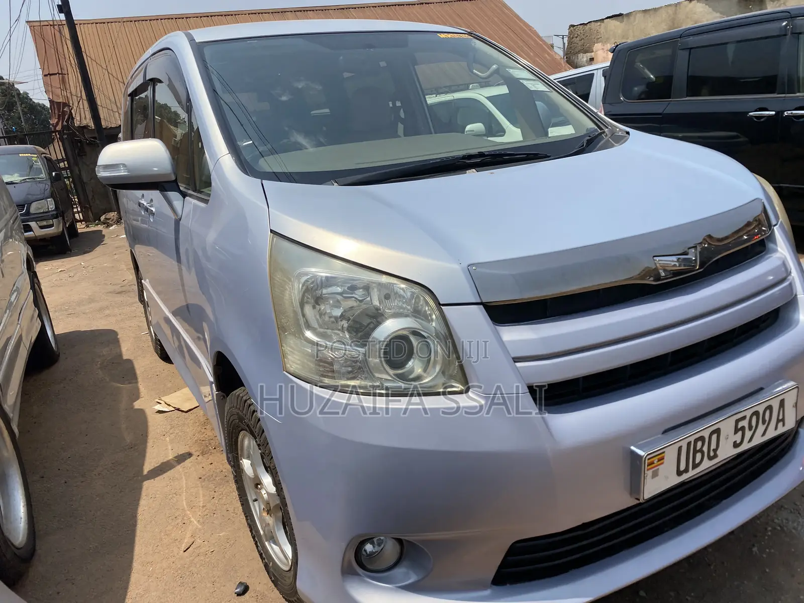 Toyota Noah 2010 Silver