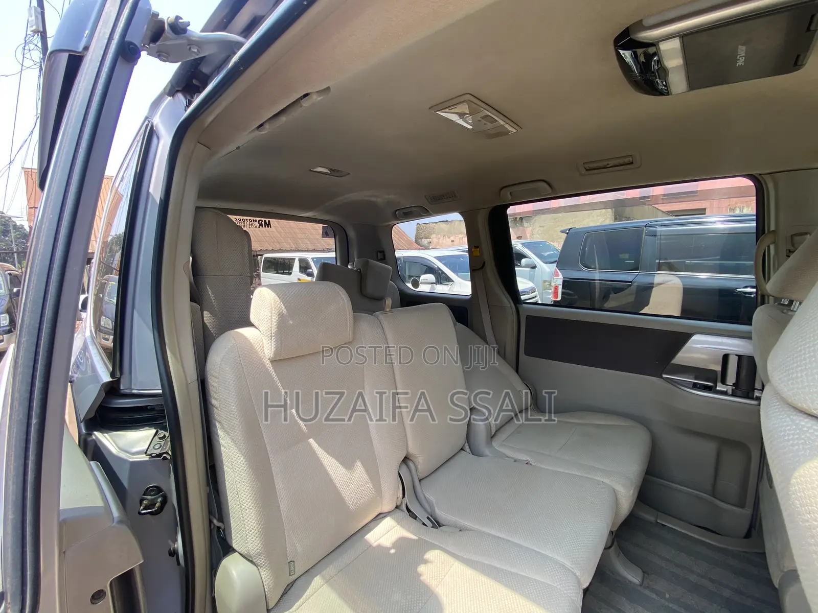 Toyota Noah 2010 Silver
