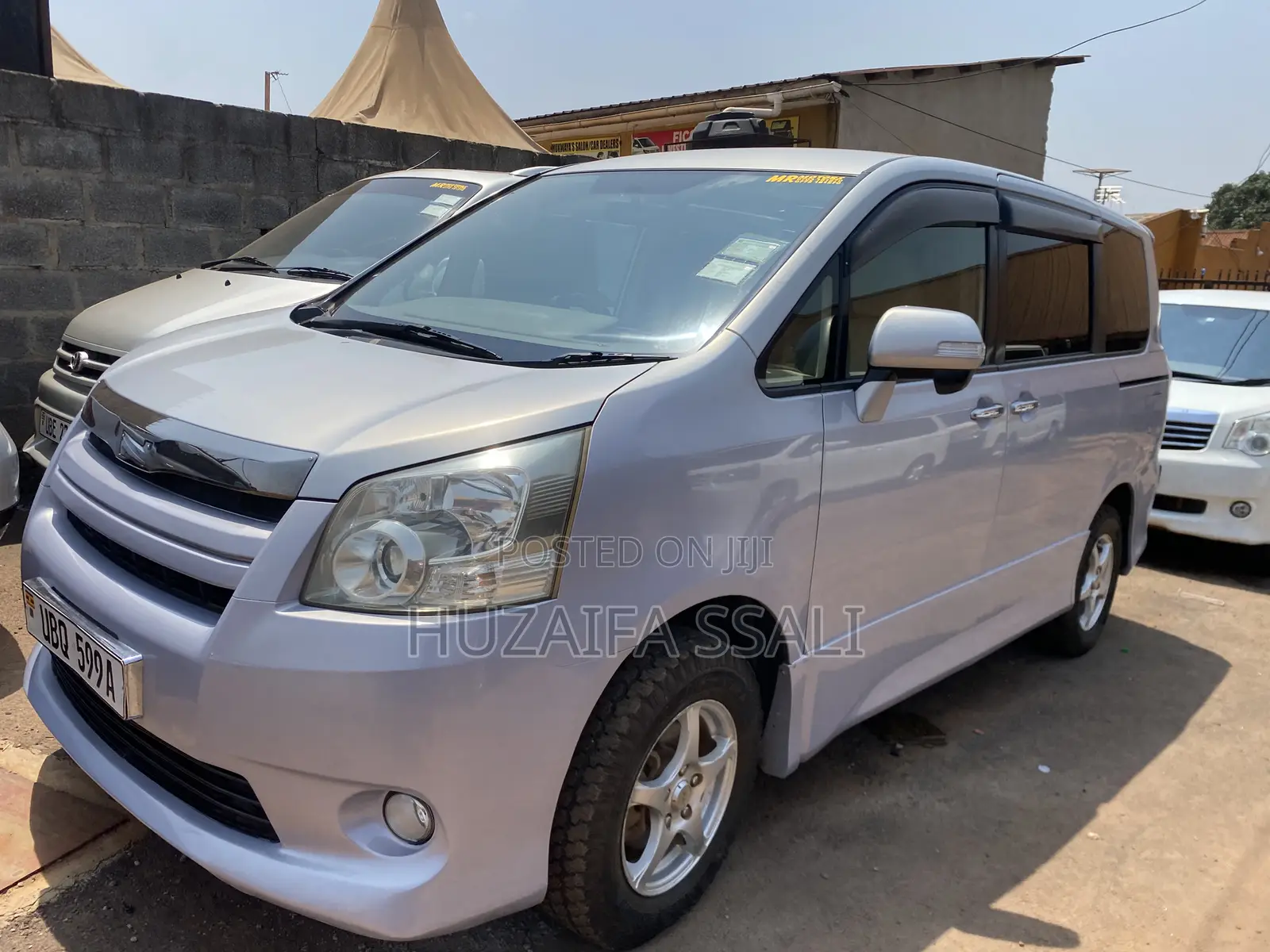 Toyota Noah 2010 Silver