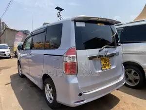Toyota Noah 2010 Silver