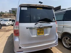 Toyota Noah 2010 Silver
